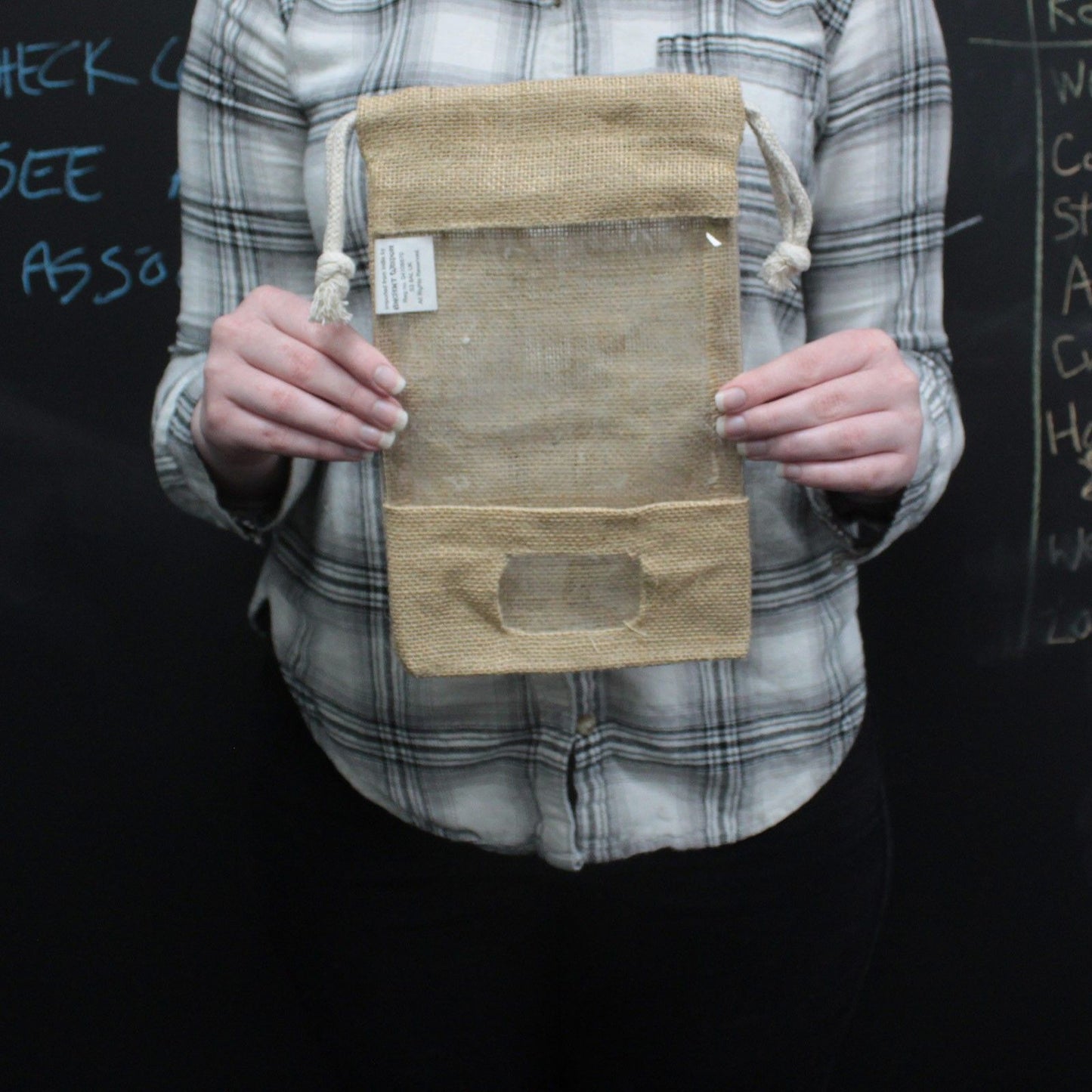 Bolsa de Juta com Janela 25x16cm e Bolso