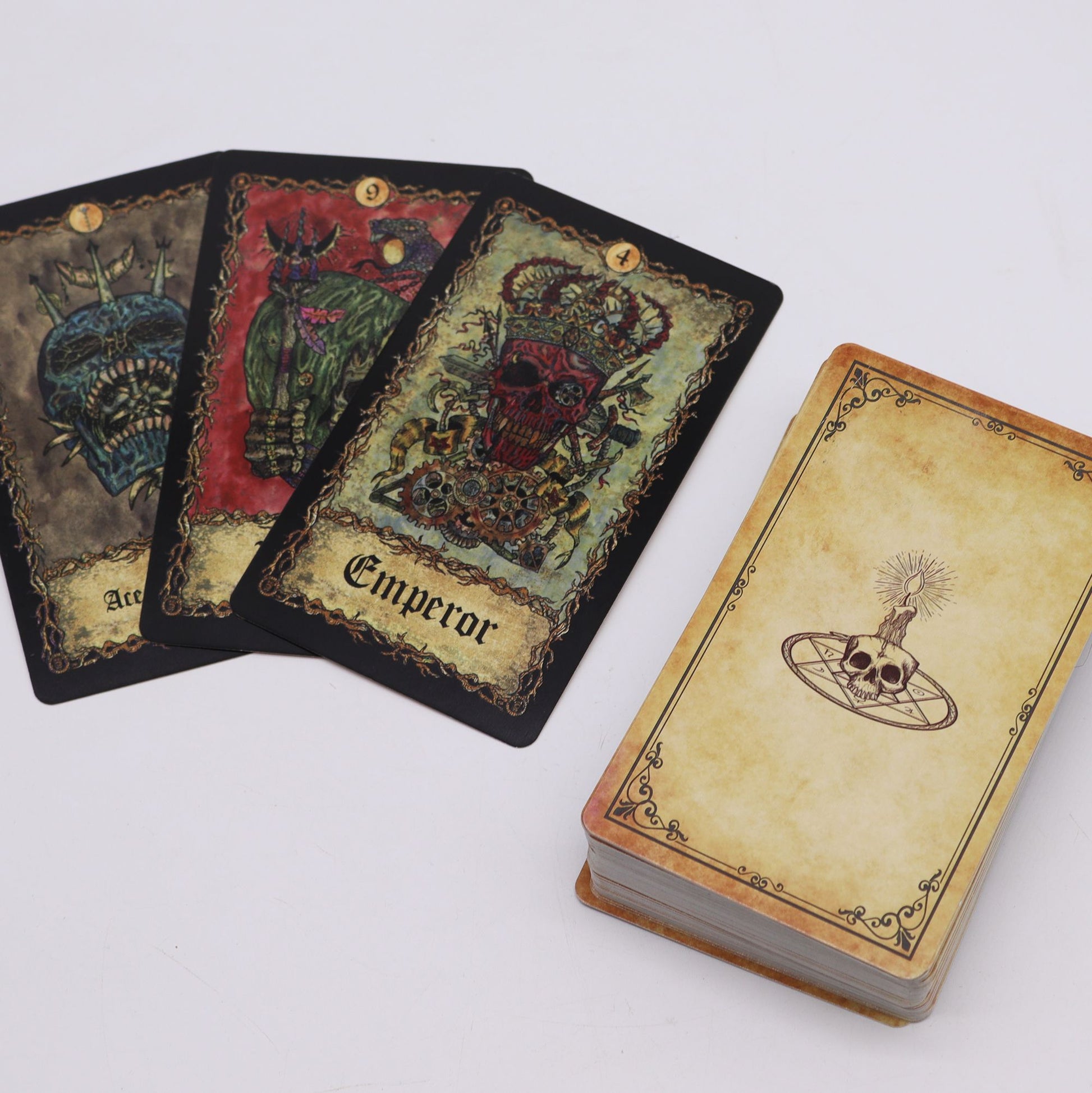 Cartas de Tarot Requiem Arcana com Livro Guia
